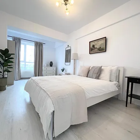 Apartament Vivo & Pool Access - Free Parking *